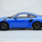 Porsche 911 GT2 RS 991.2 Weissach Package Blå Sorte Magnesiumfælge Minichamps 1:18 - image 3 of 6