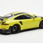Porsche 911 991.2 GT2 RS Lysegrøn Med Sorte Magnesiumfælge Minichamps 1:18 - image 2 of 6