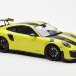 Porsche 911 991.2 GT2 RS Lysegrøn Med Sorte Magnesiumfælge Minichamps 1:18 - image 4 of 6