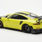 Porsche 911 991.2 GT2 RS Lysegrøn Med Sorte Magnesiumfælge Minichamps 1:18 - image 5 of 6