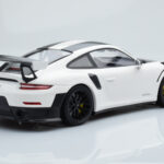 Porsche 911 GT2 RS 991.2 Weissach Package Hvid Sorte Magnesiumfælge Minichamps 1:18 - image 2 of 6