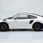 Porsche 911 GT2 RS 991.2 Weissach Package Hvid Sorte Magnesiumfælge Minichamps 1:18 - image 3 of 6