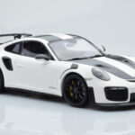 Porsche 911 GT2 RS 991.2 Weissach Package Hvid Sorte Magnesiumfælge Minichamps 1:18 - image 4 of 6