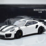 Porsche 911 GT2 RS 991.2 Weissach Package Hvid Sorte Magnesiumfælge Minichamps 1:18 - image 6 of 6