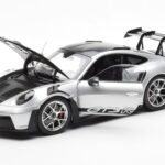 Porsche 911 992 GT3 Weissach Pack GT Sølv Metallic Norev 1:18 - image 2 of 8