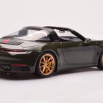 Porsche 911 992 Targa 4S Olivengrøn GT Spirit 1:18 - image 2 of 6