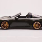 Porsche 911 992 Targa 4S Olivengrøn GT Spirit 1:18 - image 3 of 6