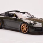 Porsche 911 992 Targa 4S Olivengrøn GT Spirit 1:18 - image 4 of 6