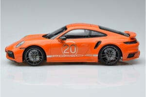 Porsche 911 992 Turbo S China 20th Anniversary Orange Minichamps 1:18 155069171 Metal — billede 3 af 6
