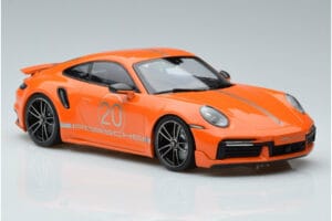 Porsche 911 992 Turbo S China 20th Anniversary Orange Minichamps 1:18 155069171 Metal — billede 4 af 6