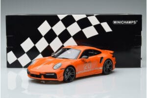 Porsche 911 992 Turbo S China 20th Anniversary Orange Minichamps 1:18 155069171 Metal — billede 6 af 6
