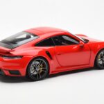 Porsche 911 992 Turbo S Sport Design Rød Minichamps 1:18 - image 3 of 8