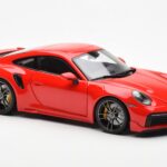 Porsche 911 992 Turbo S Sport Design Rød Minichamps 1:18 - image 6 of 8