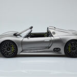 Porsche 918 Spyder Prototype Grå Metallic Minichamps 1:18 - image 4 of 7