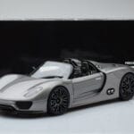 Porsche 918 Spyder Prototype Grå Metallic Minichamps 1:18 - image 7 of 7