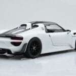 Porsche 918 Spyder Weissach Package Hvid Med Sorte Fælge Minichamps 1:18 - image 3 of 9