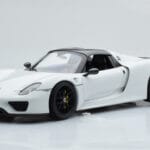 Porsche 918 Spyder Weissach Package Hvid Med Sorte Fælge Minichamps 1:18 - image 4 of 9