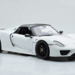 Porsche 918 Spyder Weissach Package Hvid Med Sorte Fælge Minichamps 1:18 - image 7 of 9