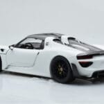 Porsche 918 Spyder Weissach Package Hvid Med Sorte Fælge Minichamps 1:18 - image 8 of 9