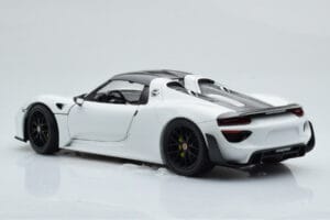 Porsche 918 Spyder Weissach Package Hvid Med Sorte Fælge Minichamps 1:18 113062443 Metal — billede 8 af 9
