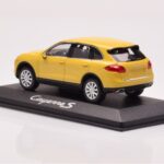 Porsche Cayenne 92A Sandgul Minichamps 1:43 - image 3 of 4
