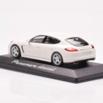 Porsche Panamera 970 Diesel Carrara Hvid Minichamps 1:43 - image 3 of 4