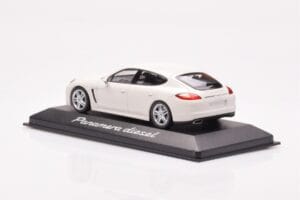 Porsche Panamera 970 Diesel Carrara Hvid Minichamps 1:43 WAP0200090C Metal — billede 3 af 4