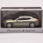 Porsche Panamera 970 S Hybrid Critall Grøn Minichamps 1:43 - image 4 of 4
