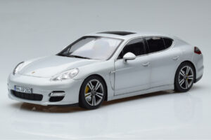 Porsche Panamera 970 Turbo Sølv Norev 1:18