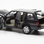 Range Rover P38 4.6 HSE Sort Metallic AUTOart 1:18 - image 8 of 9