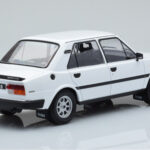 Skoda 130 L Hvid IXO 1:18 - image 2 of 6