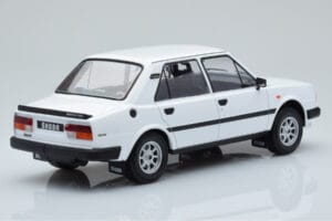Skoda 130 L Hvid IXO 1:18 18CMC158 Metal — billede 2 af 6