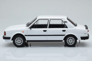 Skoda 130 L Hvid IXO 1:18 18CMC158 Metal — billede 3 af 6