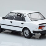 Skoda 130 L Hvid IXO 1:18 - image 5 of 6