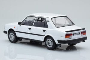 Skoda 130 L Hvid IXO 1:18 18CMC158 Metal — billede 5 af 6