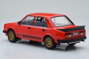 Skoda 130 LR Rød IXO 1:18 18CMC159 Metal — billede 5 af 6