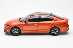 Skoda Octavia Pro Orange FAW 1:18 ZMR000006ORA Metal — billede 4 af 8