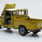 Toyota Land Cruiser 40 4x4 Pickup Oliven Kyosho 1:18 - image 3 of 8