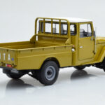 Toyota Land Cruiser 40 4x4 Pickup Oliven Kyosho 1:18 - image 4 of 8