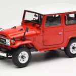 Toyota Land Cruiser FJ40 Van Rød Kyosho 1:18 08971R