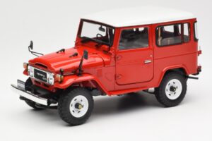 Toyota Land Cruiser FJ40 Van Rød Kyosho 1:18 08971R