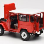 Toyota Land Cruiser FJ40 Van Rød Kyosho 1:18 08971R - image 5 of 8