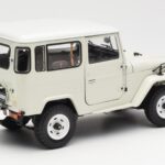 Toyota Land Cruiser FJ40 Van Hvid Kyosho 1:18 08971W - image 3 of 8