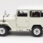 Toyota Land Cruiser FJ40 Van Hvid Kyosho 1:18 08971W - image 4 of 8