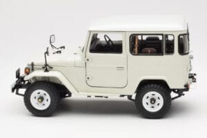 Toyota Land Cruiser FJ40 Van Hvid Kyosho 1:18 08971W Metal — billede 4 af 8