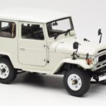 Toyota Land Cruiser FJ40 Van Hvid Kyosho 1:18 08971W - image 6 of 8