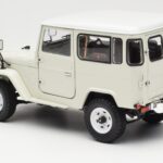 Toyota Land Cruiser FJ40 Van Hvid Kyosho 1:18 08971W - image 7 of 8