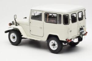 Toyota Land Cruiser FJ40 Van Hvid Kyosho 1:18 08971W Metal — billede 7 af 8
