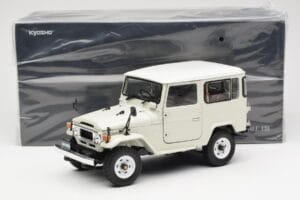 Toyota Land Cruiser FJ40 Van Hvid Kyosho 1:18 08971W Metal — billede 8 af 8