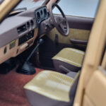 Toyota Land Cruiser 60 Beige Med Ekstraudstyr Kyosho 1:18 - image 11 of 12